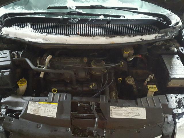 2C4GP54L05R260892 - 2005 CHRYSLER TOWN & COU PURPLE photo 7