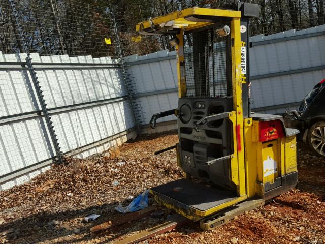 000000C174N02060X - 2001 HYST FORK LIFT YELLOW photo 2