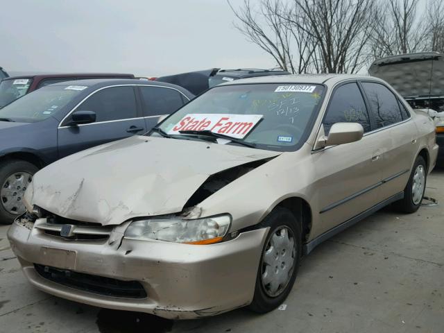 1HGCG5548YA041100 - 2000 HONDA ACCORD LX BEIGE photo 2