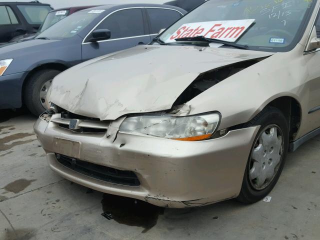 1HGCG5548YA041100 - 2000 HONDA ACCORD LX BEIGE photo 9