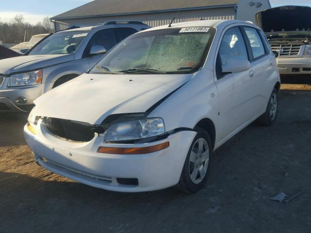 KL1TD66698B275938 - 2008 CHEVROLET AVEO BASE WHITE photo 2