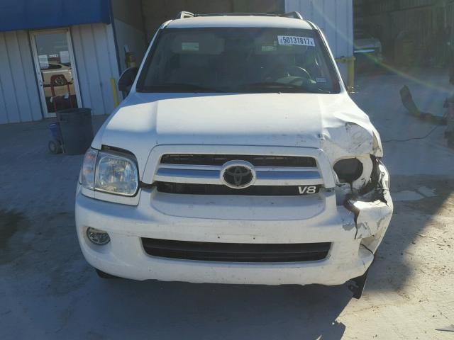 5TDZT34A25S241646 - 2005 TOYOTA SEQUOIA SR WHITE photo 9