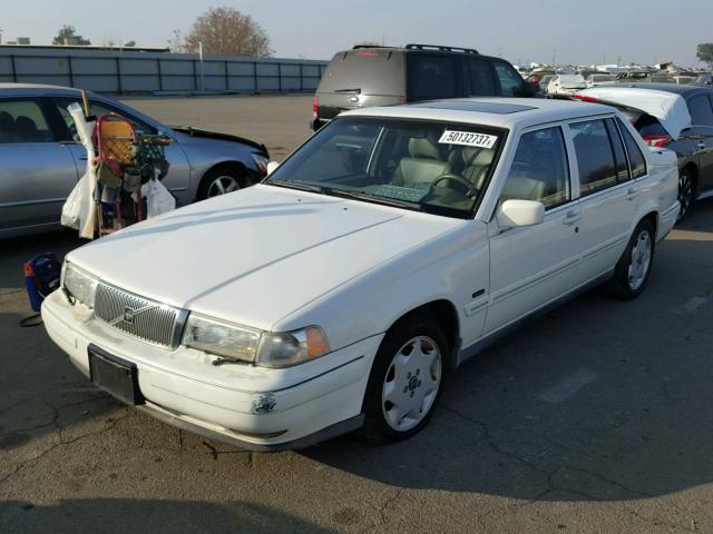 YV1KS960XW1124191 - 1998 VOLVO S90 WHITE photo 2