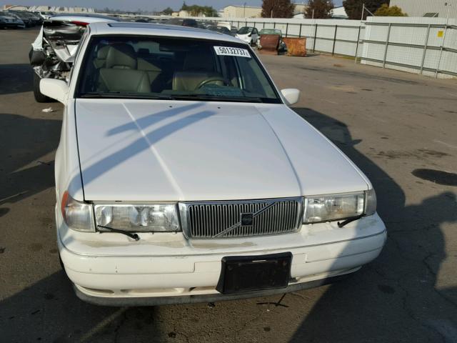 YV1KS960XW1124191 - 1998 VOLVO S90 WHITE photo 9