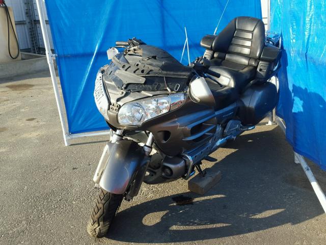 1HFSC47H96A505871 - 2006 HONDA GL1800 SILVER photo 2