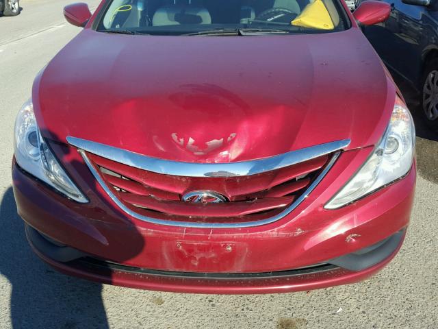 5NPEB4AC3EH841725 - 2014 HYUNDAI SONATA GLS RED photo 7