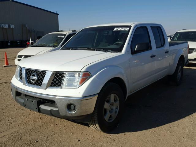 1N6AD09U27C449085 - 2007 NISSAN FRONTIER C WHITE photo 2