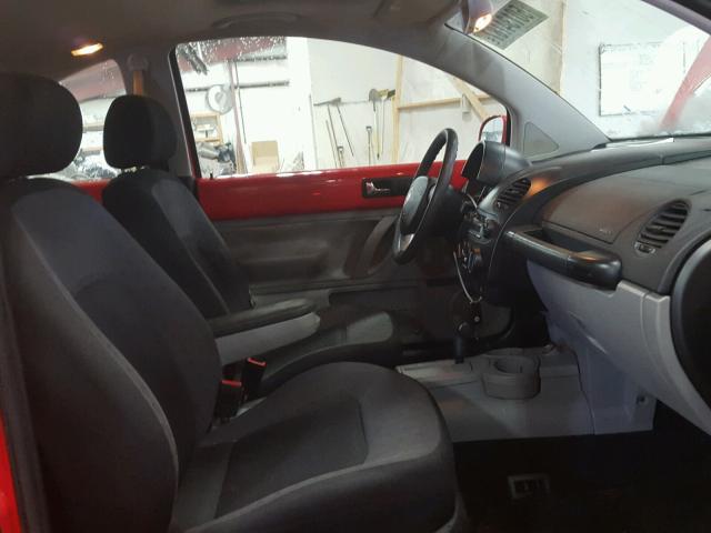 3VWCB21C12M446988 - 2002 VOLKSWAGEN NEW BEETLE 红色 照片 5
