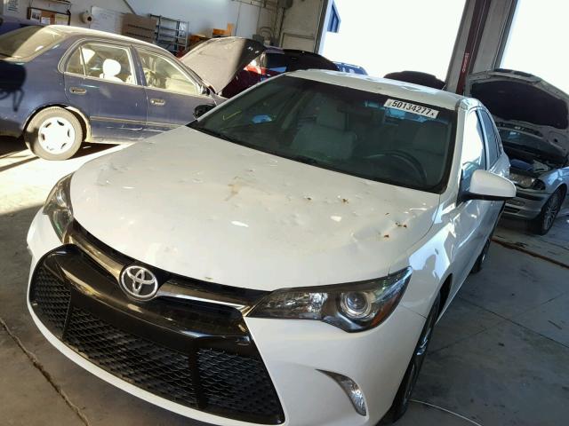 4T1BF1FK4FU001994 - 2015 TOYOTA CAMRY LE 白色 照片 2