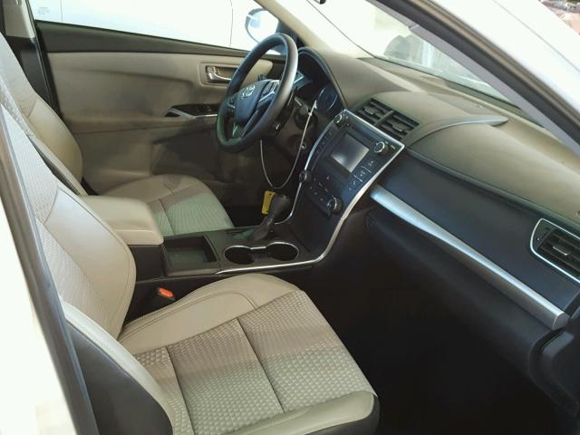4T1BF1FK4FU001994 - 2015 TOYOTA CAMRY LE 白色 照片 5
