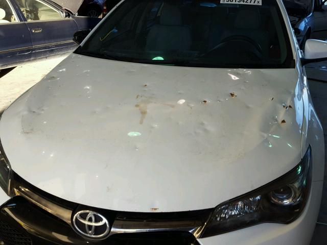 4T1BF1FK4FU001994 - 2015 TOYOTA CAMRY LE 白色 照片 9