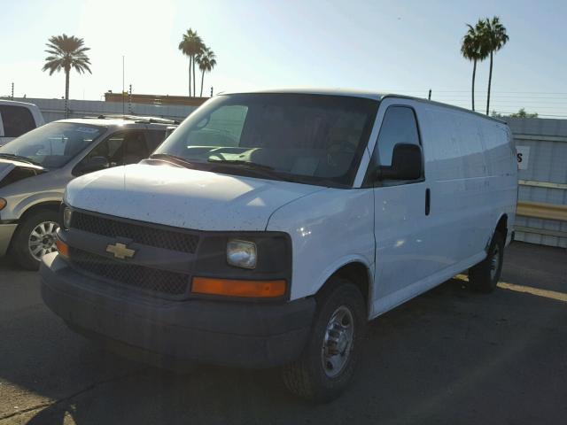 1GCWGGCA3C1104905 - 2012 CHEVROLET EXPRESS G2 WHITE photo 2