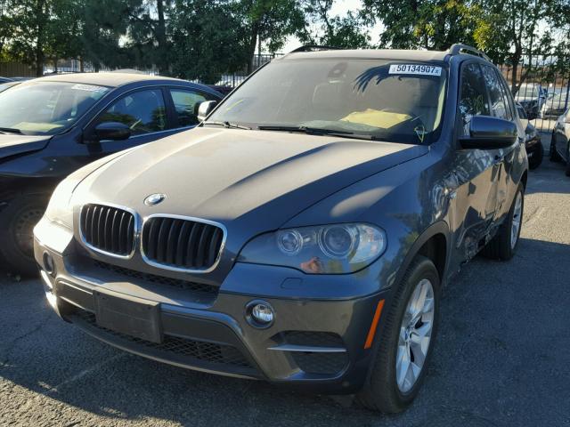 5UXZV4C51BL407848 - 2011 BMW X5 XDRIVE3 GRAY photo 2