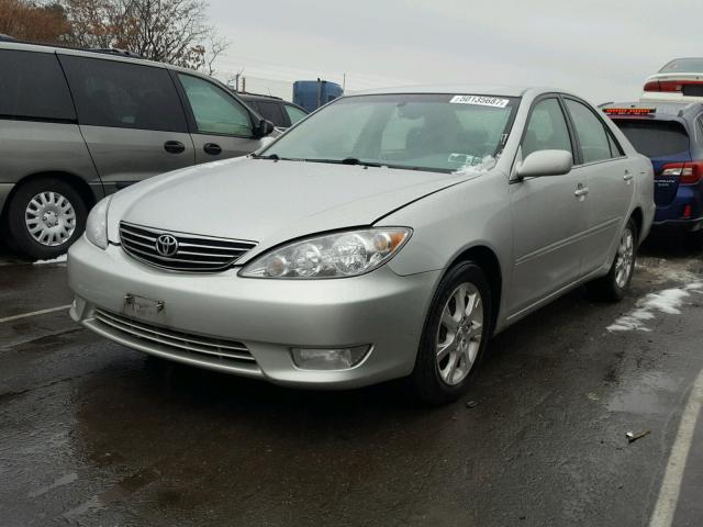 4T1BE30K05U067691 - 2005 TOYOTA CAMRY LE SILVER photo 2