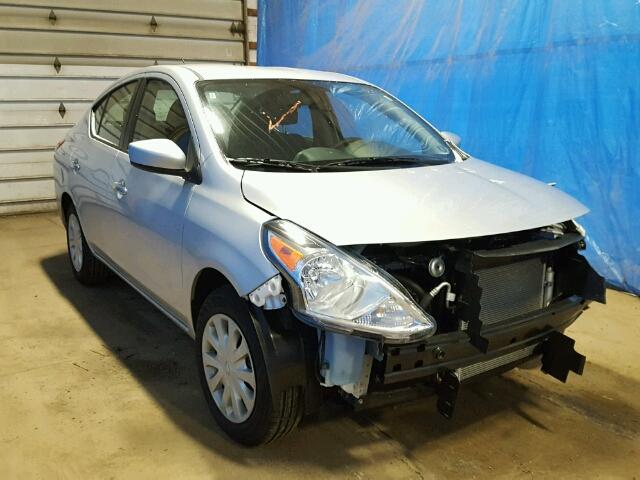 3N1CN7AP1JK398268 - 2018 NISSAN VERSA S 银色 照片 1