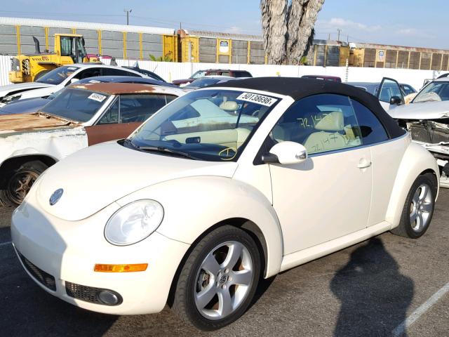 3VWSF31Y16M313073 - 2006 VOLKSWAGEN NEW BEETLE Krem foto 2