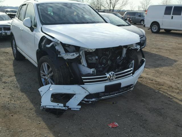 WVGEF9BP6GD010775 - 2016 VOLKSWAGEN TOUAREG SP WHITE photo 9