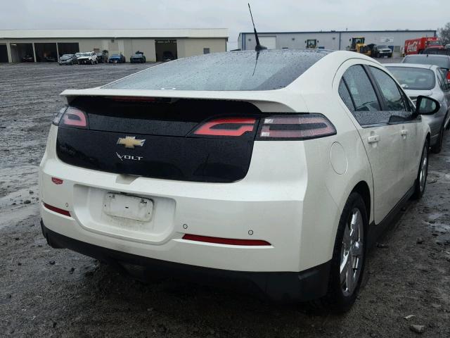 1G1RB6E47CU117645 - 2012 CHEVROLET VOLT WHITE photo 4