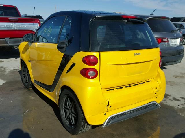 WMEEJ3BA2DK723130 - 2013 SMART FORTWO PUR YELLOW photo 3