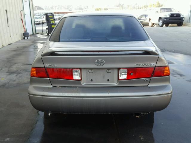 4T1BF22KXYU092025 - 2000 TOYOTA CAMRY LE TAN photo 9