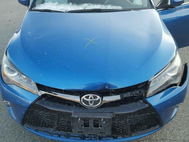 4T1BF1FK2GU560574 - 2016 TOYOTA CAMRY LE BLUE photo 7