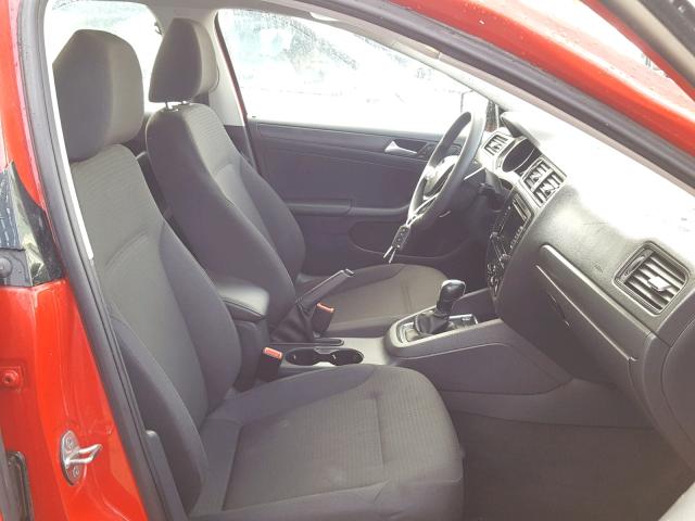 3VW2K7AJXFM299776 - 2015 VOLKSWAGEN JETTA BASE 红色 照片 5