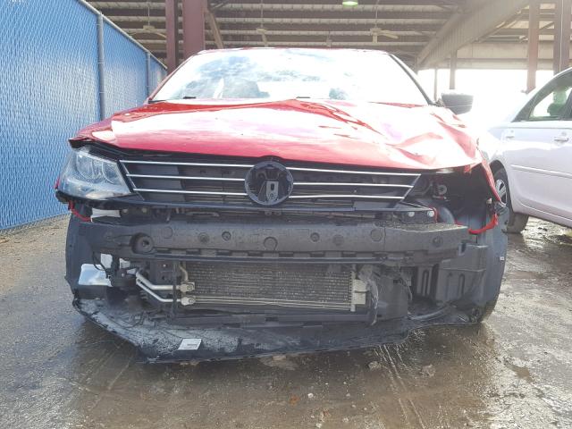 3VW2K7AJXFM299776 - 2015 VOLKSWAGEN JETTA BASE RED photo 9