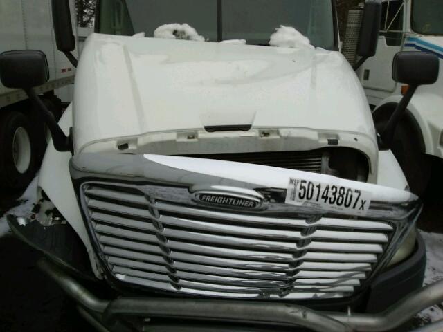 1FUJGLDRXDLFF7276 - 2013 FREIGHTLINER CASCADIA 1 WHITE photo 7