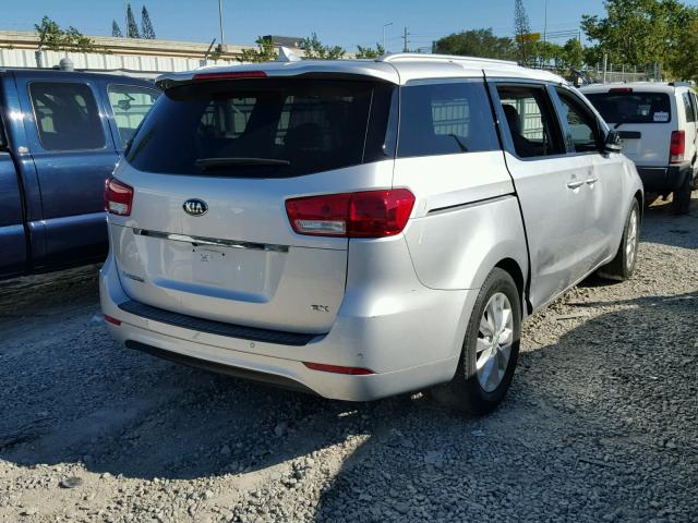 KNDMC5C16G6107491 - 2016 KIA SEDONA EX SILVER photo 4