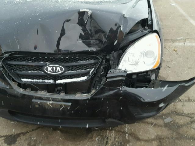 KNAFG528597222184 - 2009 KIA RONDO BASE BLACK photo 9