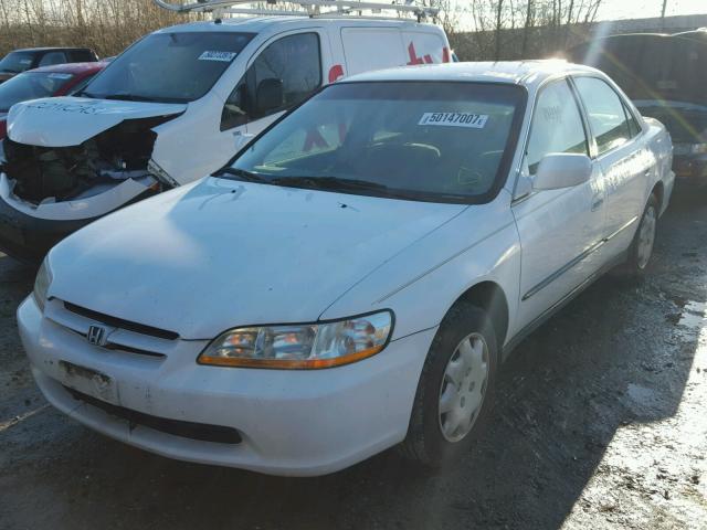 1HGCG6656XA076214 - 1999 HONDA ACCORD LX WHITE photo 2