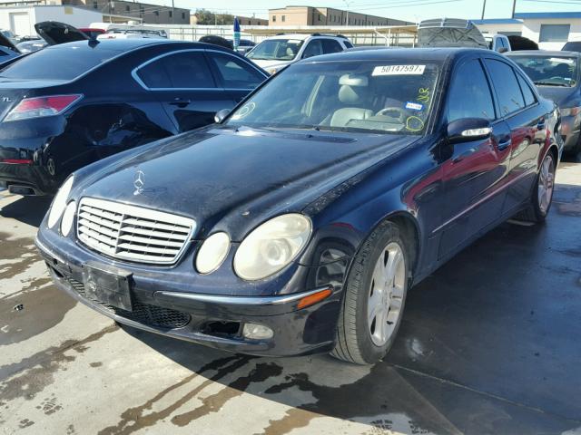 WDBUF70J94A419786 - 2004 MERCEDES-BENZ E 500 BLUE photo 2