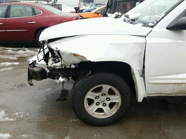 1D7HE48N65S353162 - 2005 DODGE DAKOTA QUA WHITE photo 9