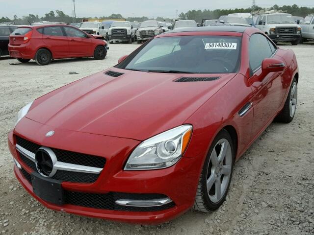 WDDPK4HA0FF099850 - 2015 MERCEDES-BENZ SLK 250 RED photo 2