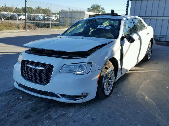 2C3CCAEG3GH161341 - 2016 CHRYSLER 300C WHITE photo 2