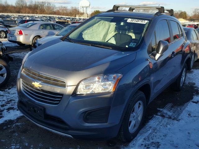 KL7CJRSB6FB136012 - 2015 CHEVROLET TRAX 1LT GRAY photo 2