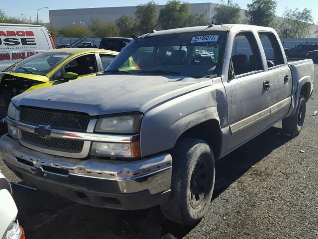 2GCEK13TX51355720 - 2005 CHEVROLET SILVERADO SILVER photo 2