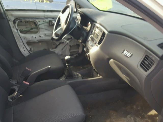 KNADE163966065121 - 2006 KIA RIO 5 WHITE photo 5