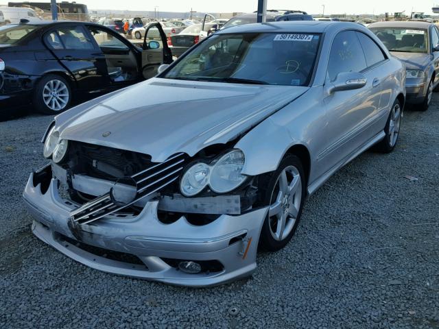 WDBTJ75J45F143086 - 2005 MERCEDES-BENZ CLK 500 SILVER photo 2