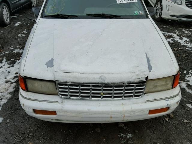 3P3AA46K2ST565308 - 1995 PLYMOUTH ACCLAIM WHITE photo 7