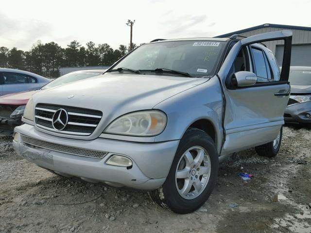 4JGAB75E03A417561 - 2003 MERCEDES-BENZ ML 500 SILVER photo 2