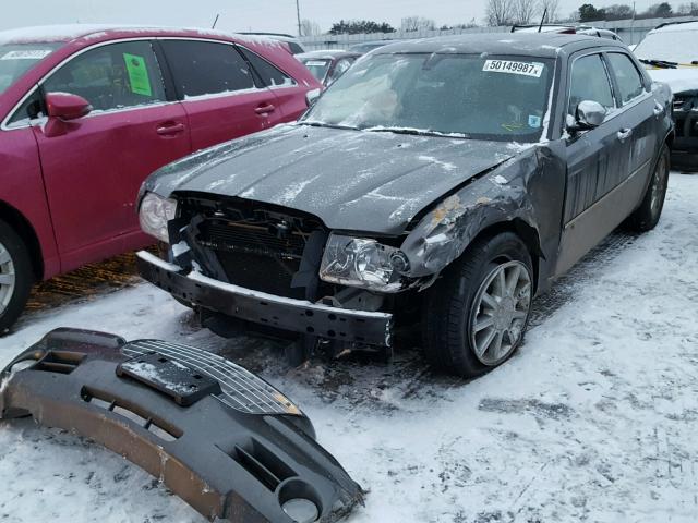 2C3LK63H58H250339 - 2008 CHRYSLER 300C GRAY photo 2