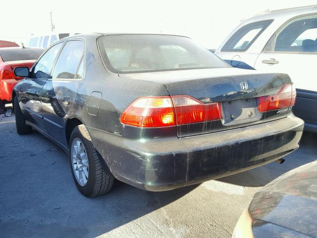 1HGCG564XWA062851 - 1998 HONDA ACCORD LX GREEN photo 3