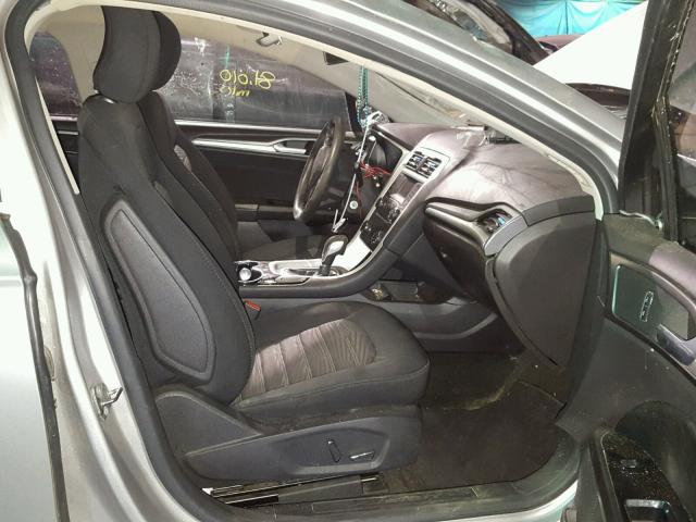 1FA6P0H72G5105245 - 2016 FORD FUSION SE SILVER photo 5