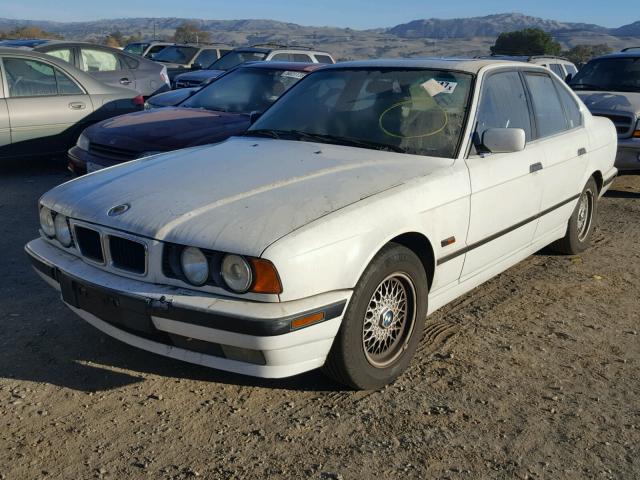 WBAHD6329SGK49993 - 1995 BMW 525 I AUTO WHITE photo 2