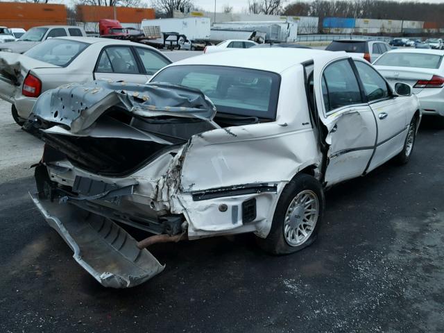 1LNFM82W0WY720323 - 1998 LINCOLN TOWN CAR S WHITE photo 4