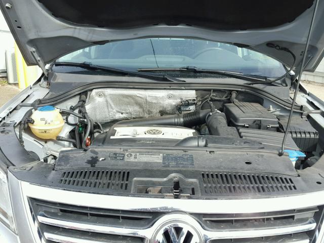 WVGAV7AX2BW529584 - 2011 VOLKSWAGEN TIGUAN S SILVER photo 7