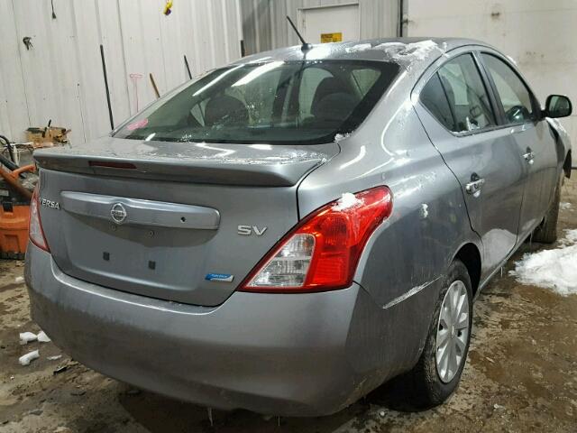 3N1CN7AP4DL884698 - 2013 NISSAN VERSA S SILVER photo 4