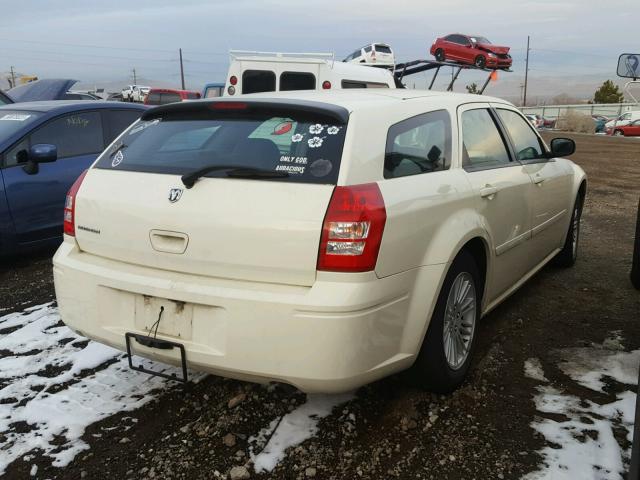 2D4FV48T25H618850 - 2005 DODGE MAGNUM SE WHITE photo 4