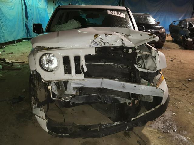 1C4NJRFB9FD248510 - 2015 JEEP PATRIOT LA WHITE photo 9